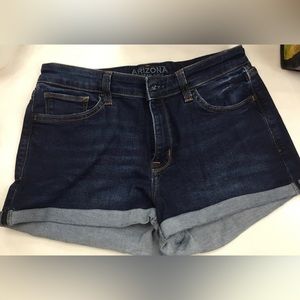 Arizona Jeans shorts size 11 juniors 2” inseam